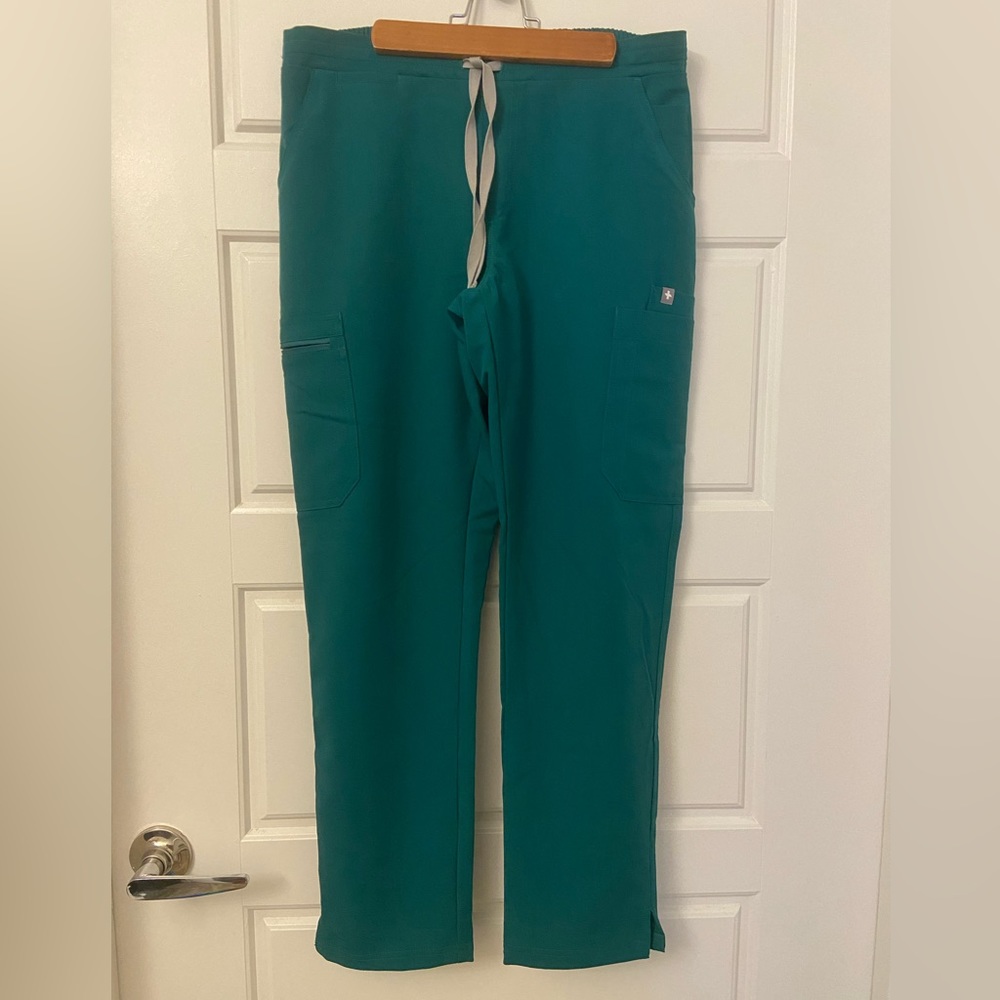 Figs women’s Hunter Green Yola - Petite Skinny Scrub Pants
